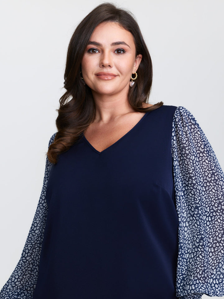 Leopard Print Contrast V-Neck Knit Top